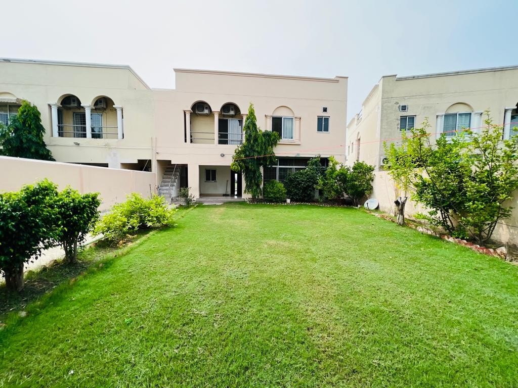 Haven Lodge Lahore, 4BR Home with Park access