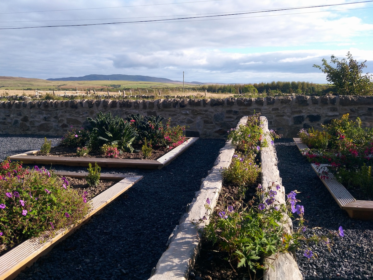 Islay Bridgend的5星级单卧室度假小屋