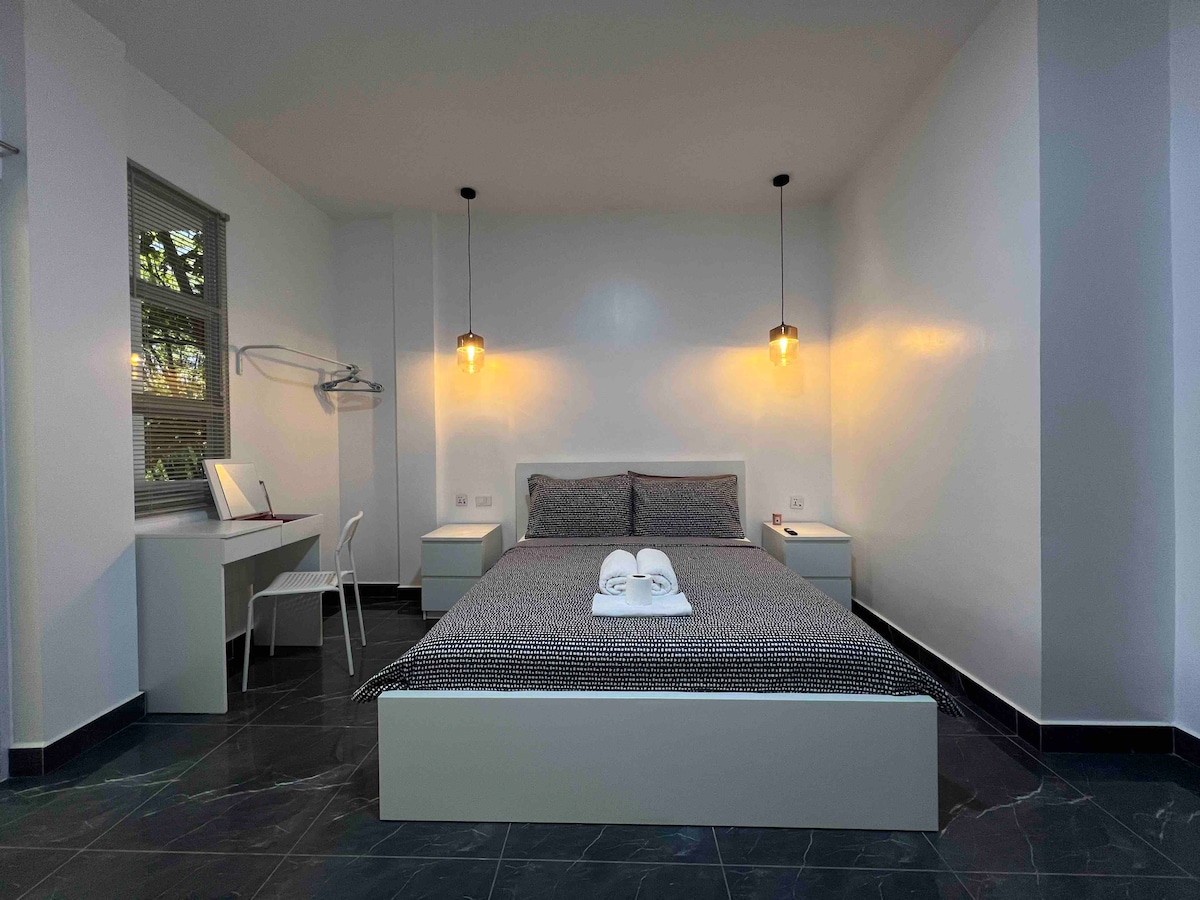 Baydreams Inn - Premium Deluxe room with Balcony