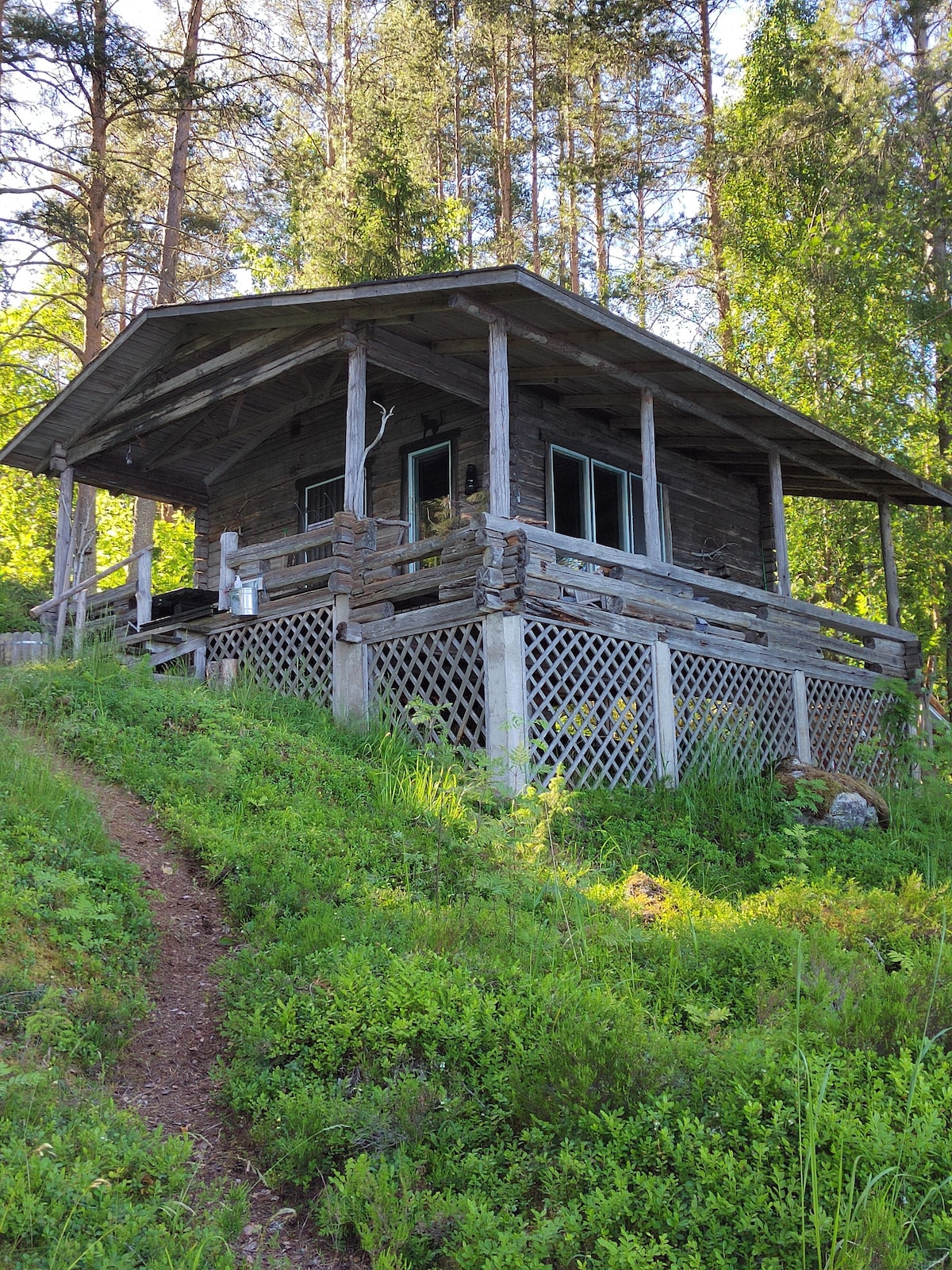 Savukallion eräpirtti / Smokeyrock off-grid cabin