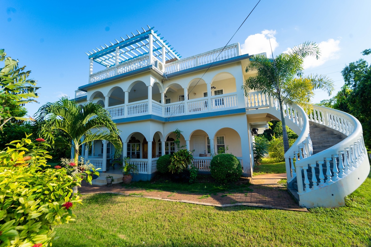 8 BR Villa I 5-Min to Beach, Wi-Fi, Security, Pool