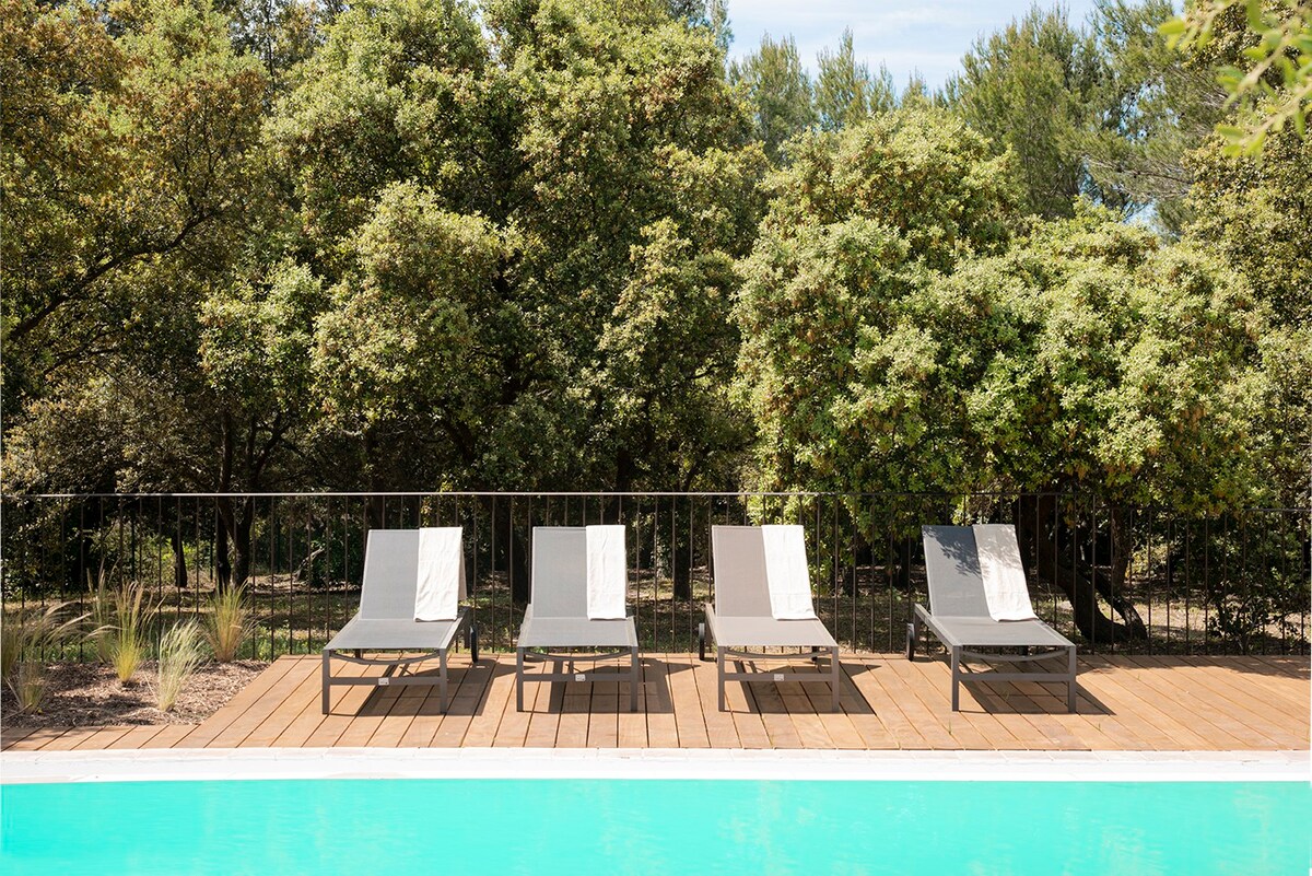escape in Provencev! Large swimming pool.