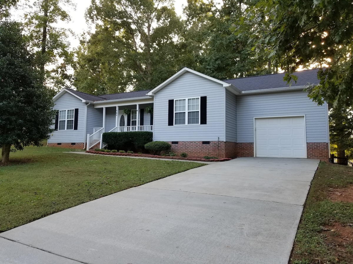 The Blue House In Troutman