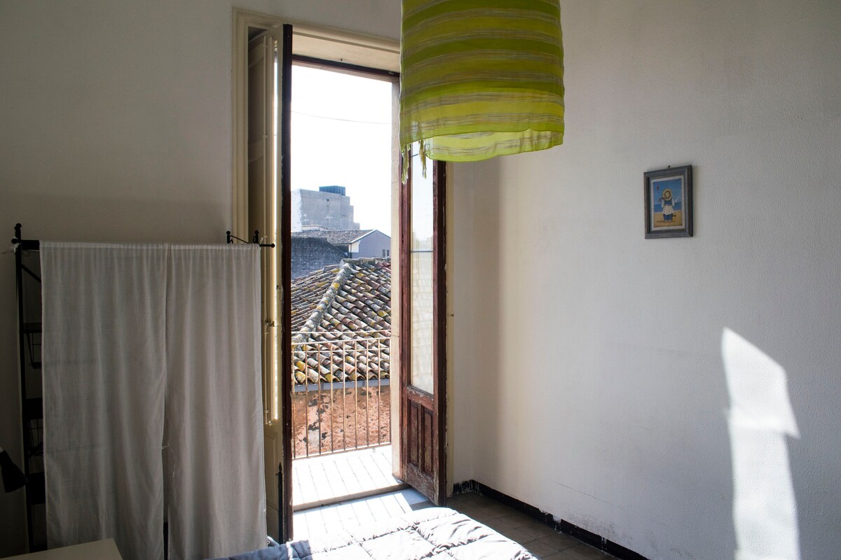 Colapesce -位于卡塔尼亚（ Catania ）中心的双人床房