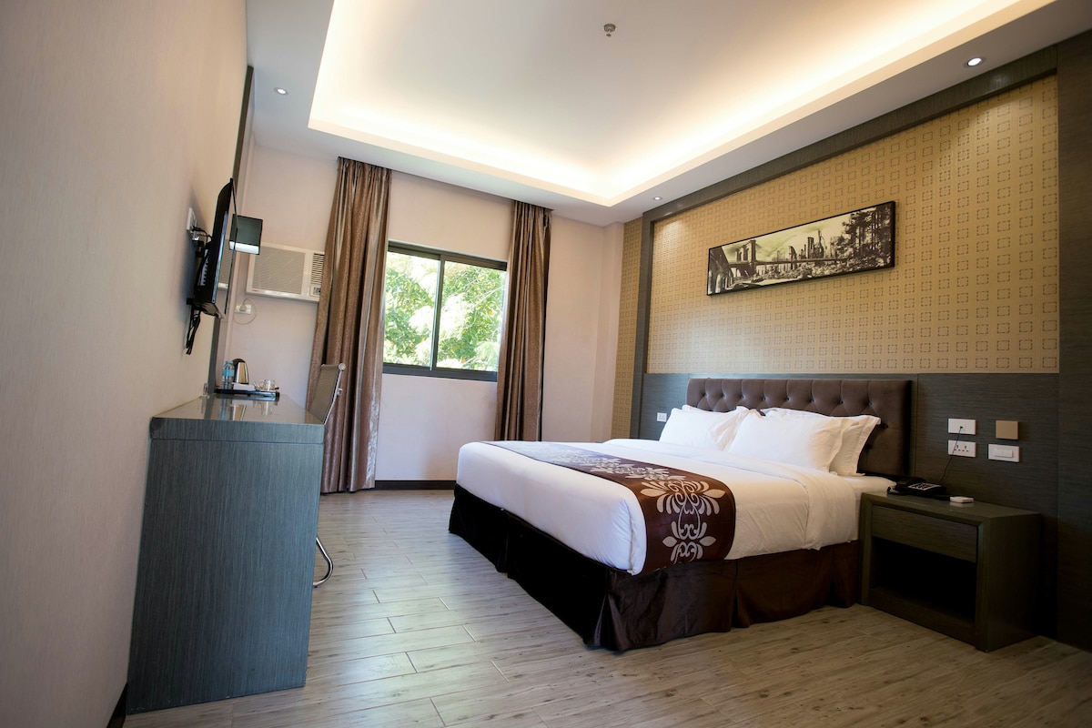 Vienna hotel 4 山景大床房(standard room king bed)