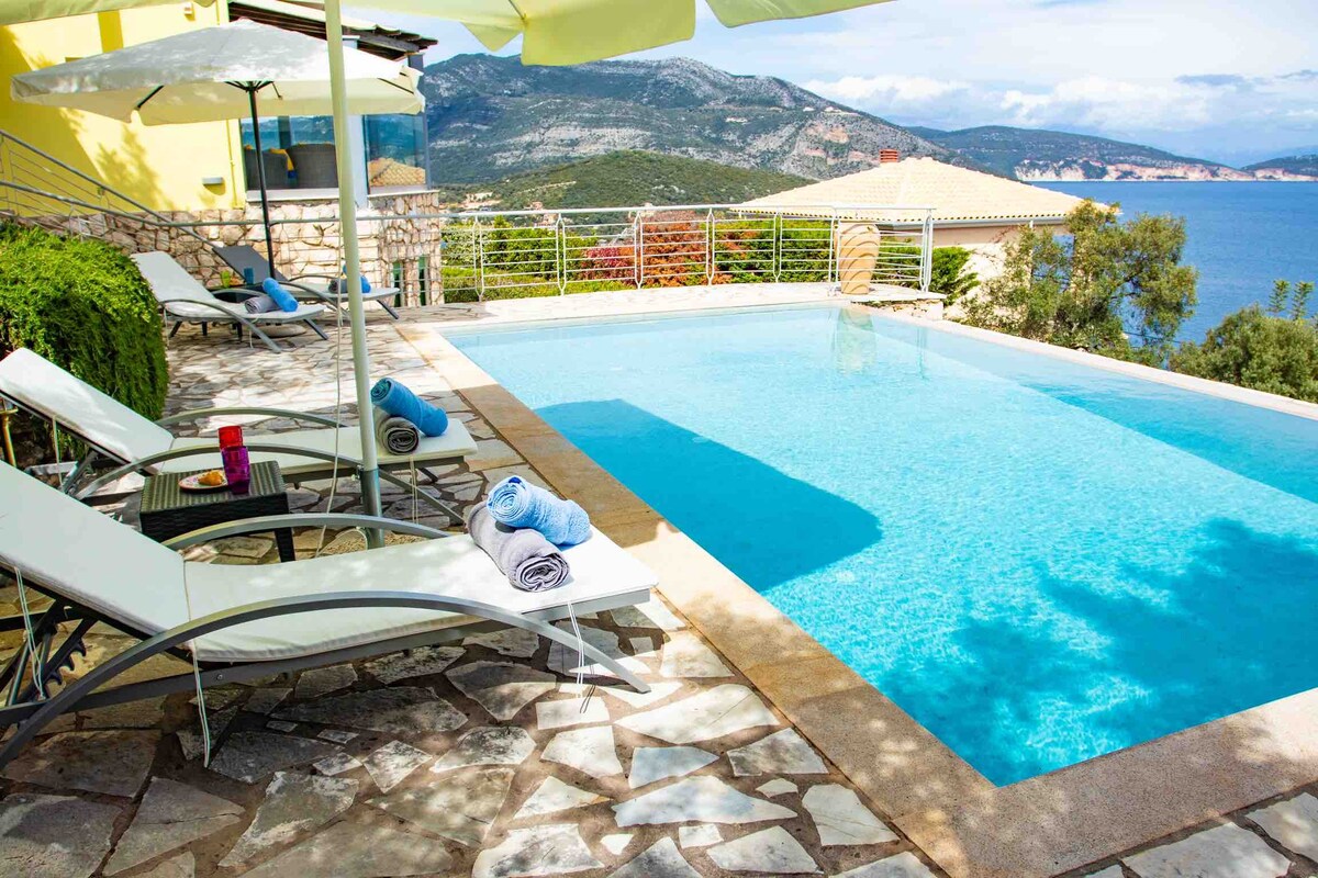 Antonis Petros别墅：迷人的海景和游泳池
