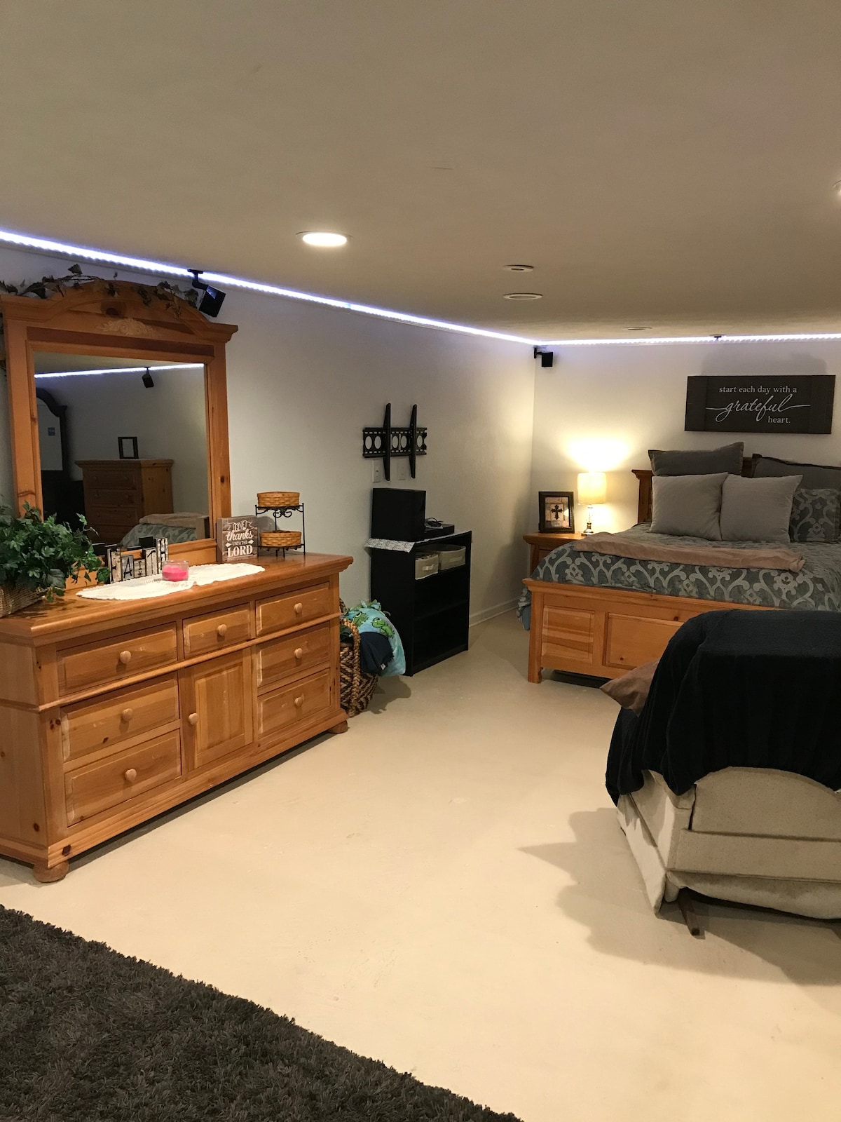 宾伍度假屋-私人地下室卧室和卫生间