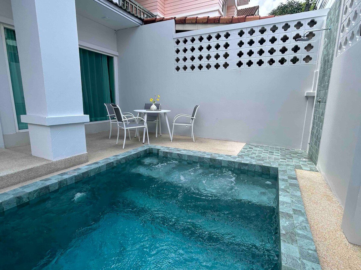 Pool Villa Patong, quiet street, 4 rooms, sleeps 8