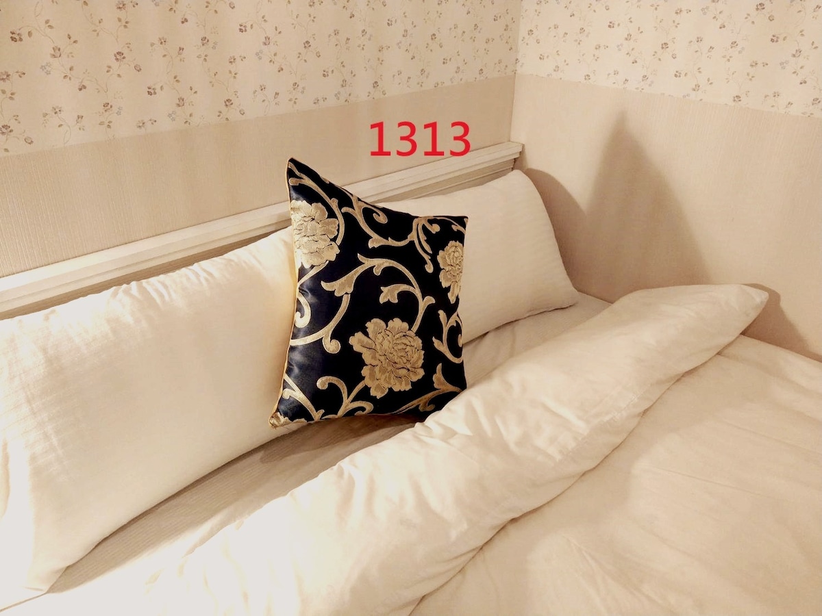 1间带卫生间的双人床套房1313