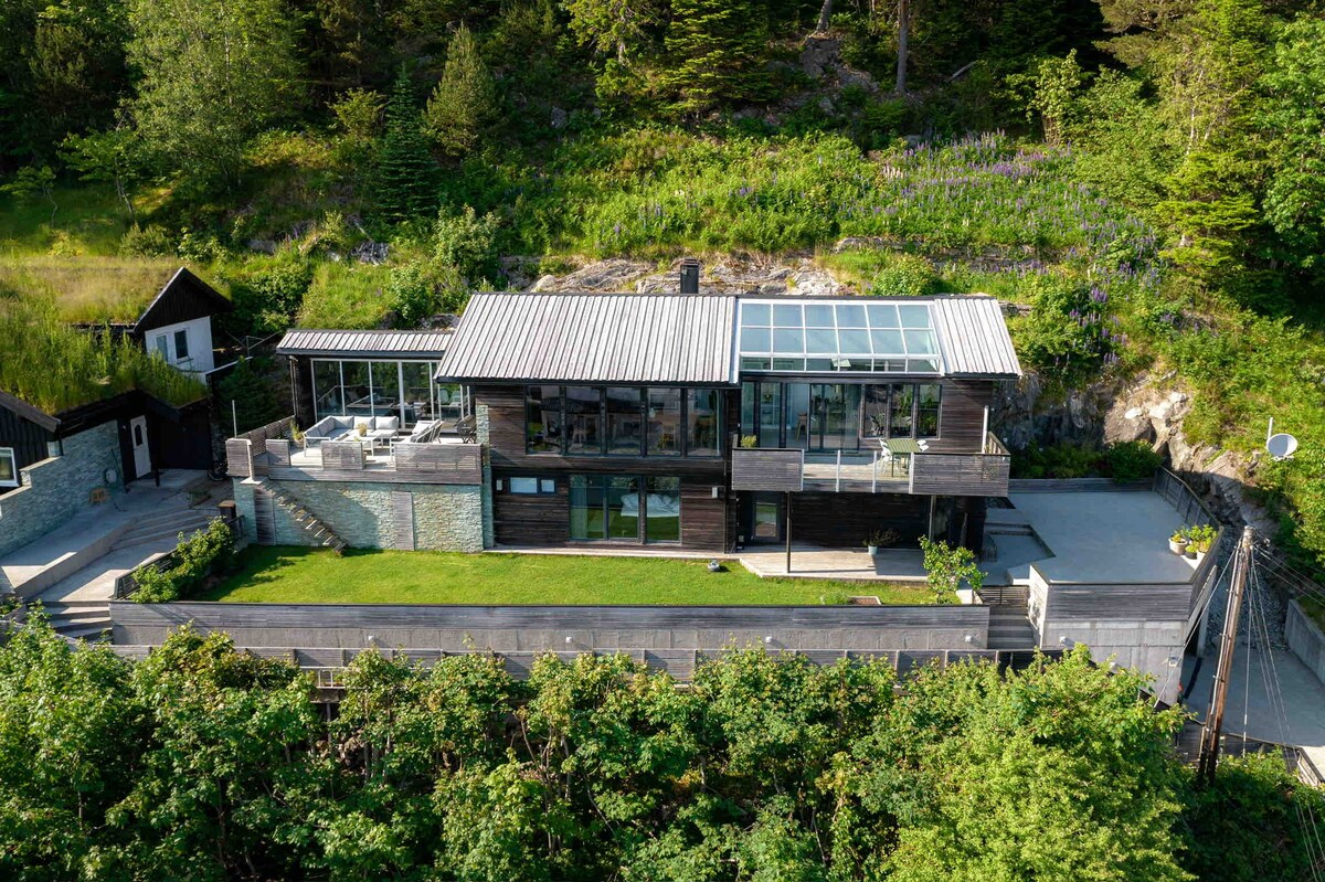 Modern villa with an amazing fjord view