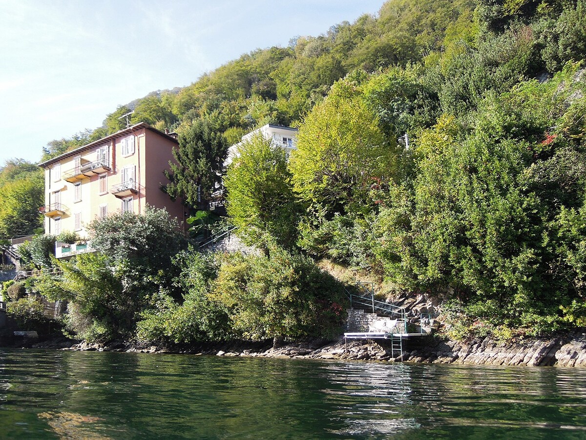 带私人码头的迷人房源，位于科莫二号湖（ Lake Como II ）