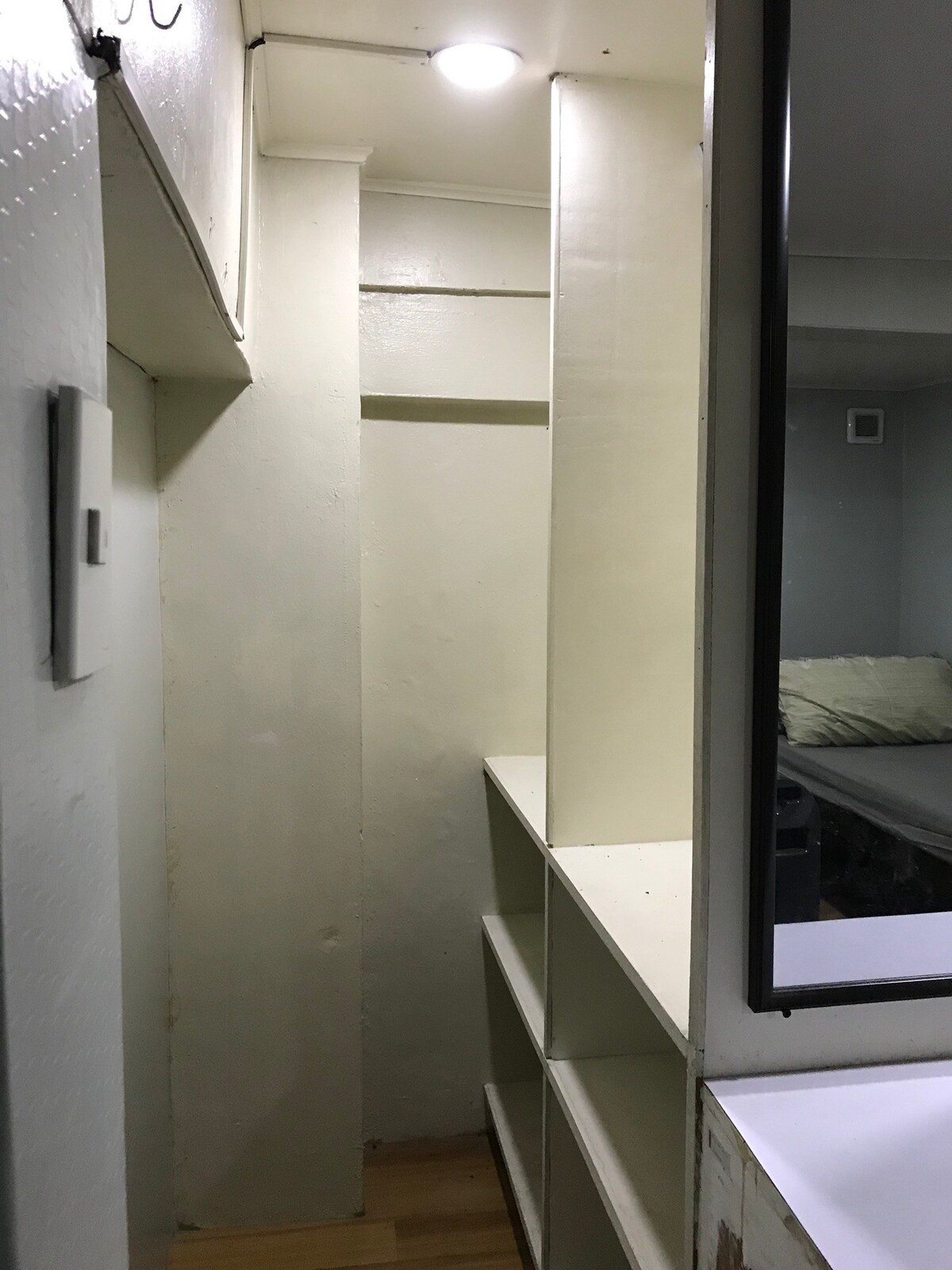 TinyLoft # B | 250mbps | Netflix | nr UST, FEU, PRC