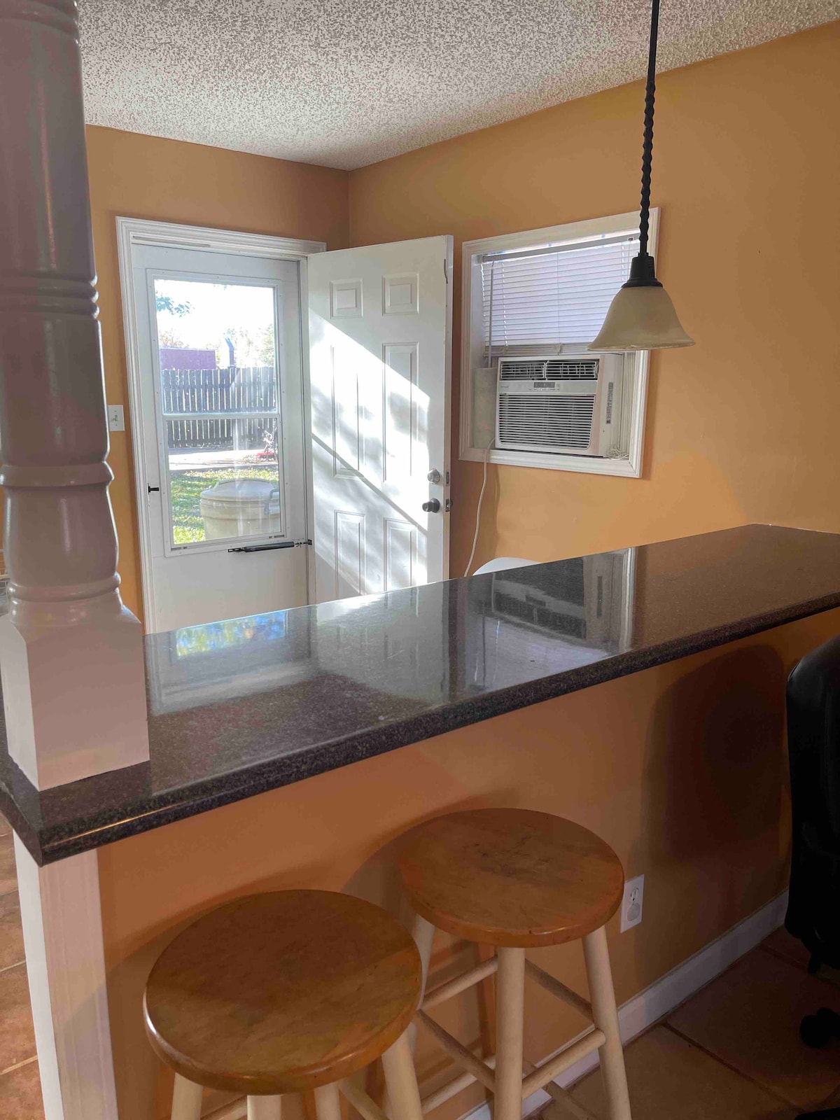 Room to Relax, spacious 1 Bedroom, Washer/Dryer,