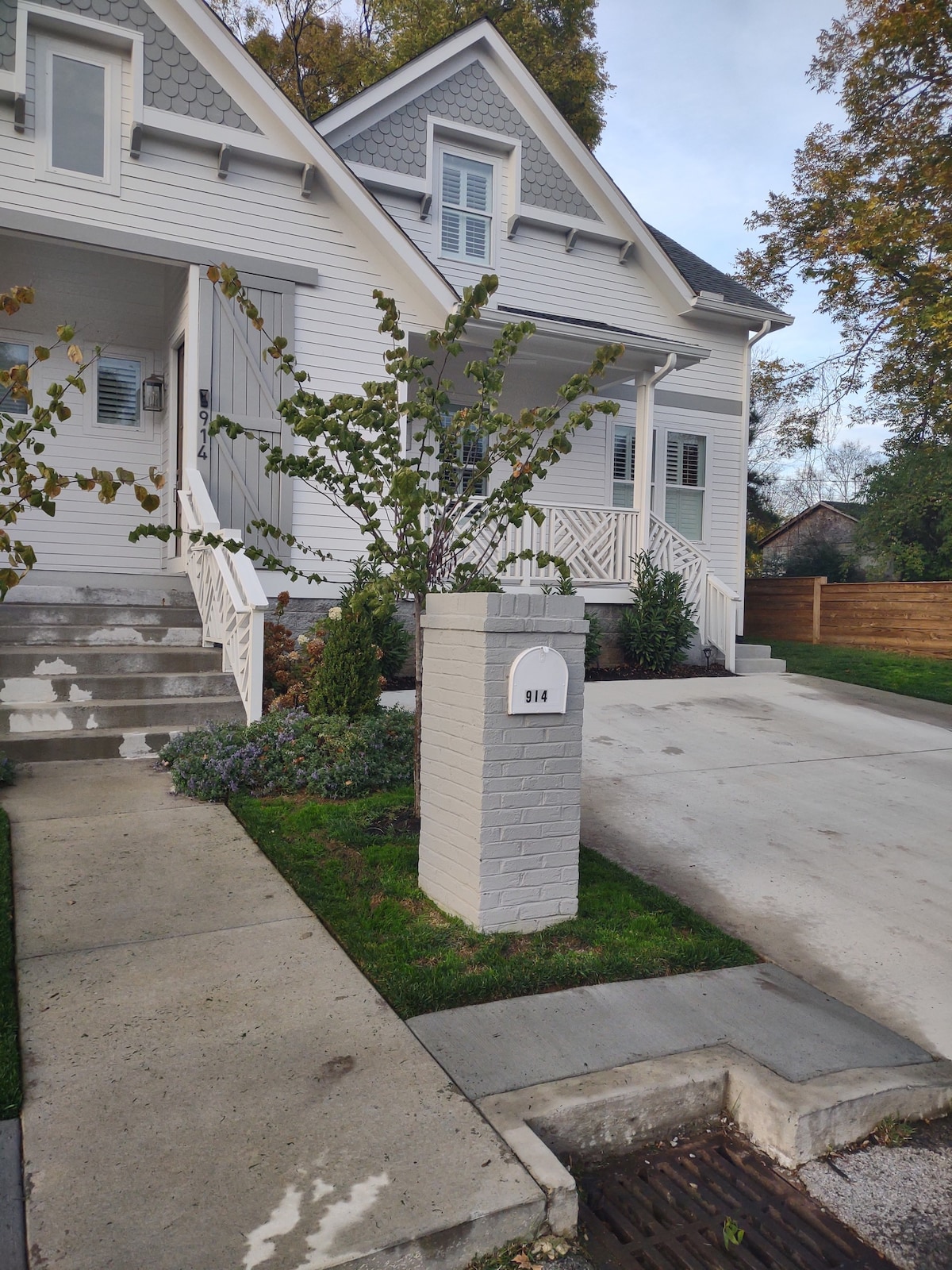 Upscale Townhouse In Downtown Franklin.