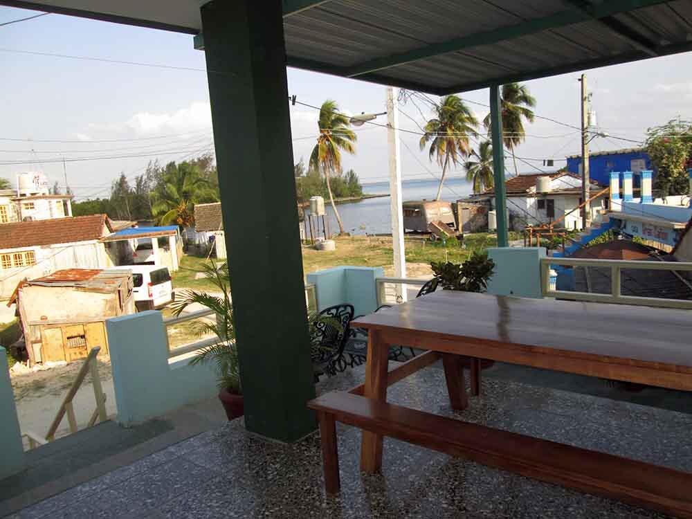 2 Bedroom Apartament upstairs with Ocean view