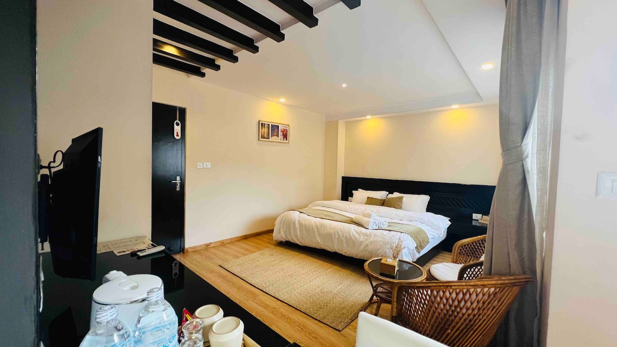 Minimalist Kathmandu stay (Pancha Buddha 203)