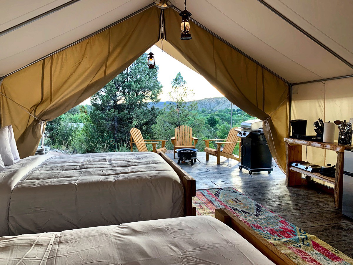 豪华露营帐篷# 4 ，配备暖气、空调和私人浴室