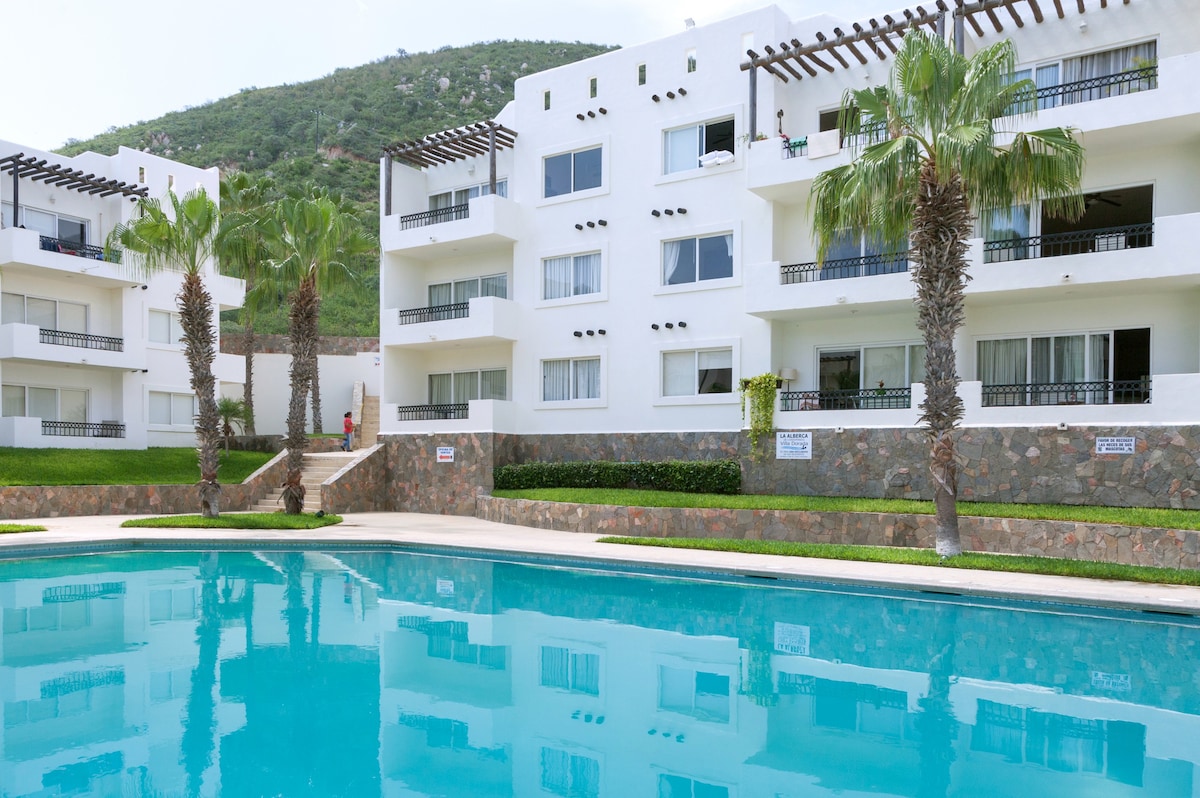 Safe & convenient apartment with 3 pools to enjoy