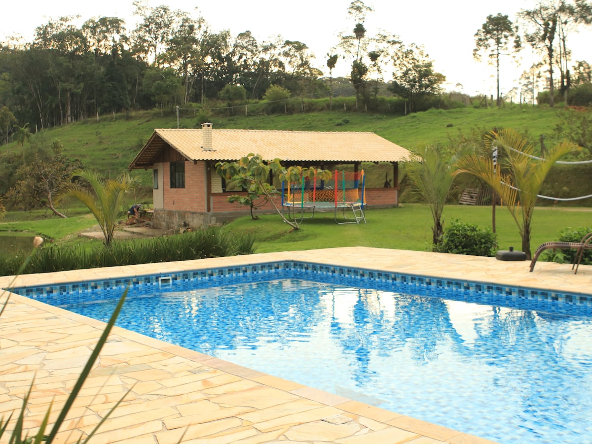 Casa de Campo com Piscina, Playground e Lagoas