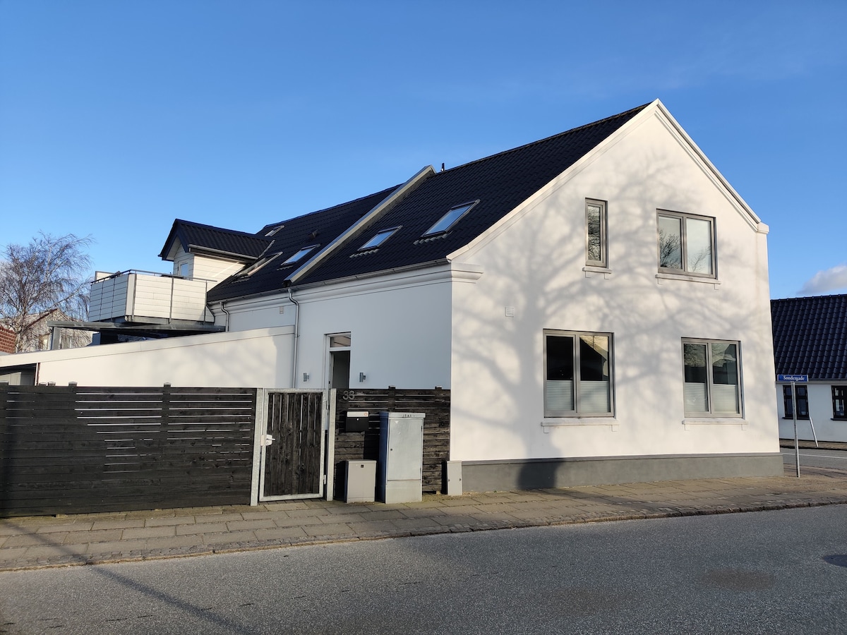 Hyggeligt renoveret Byhus i Skjern 
5 sovepladser.