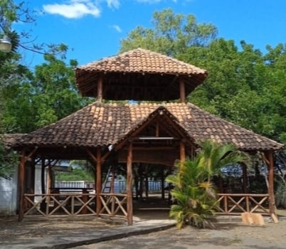 Casa y Rancho a orilla del Mar.