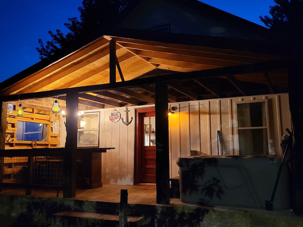 BuffaloRiver Farmhouse w/Hot Tub