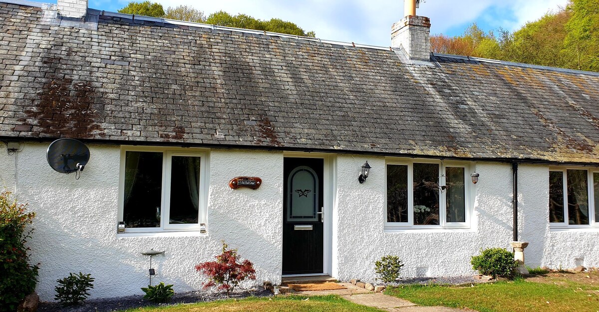 Luxury secluded cottage on banks of River Tay