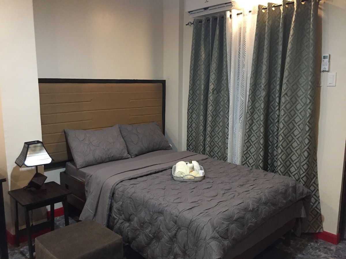 Mirasol Residences, Room 1 (Albay主题客房)