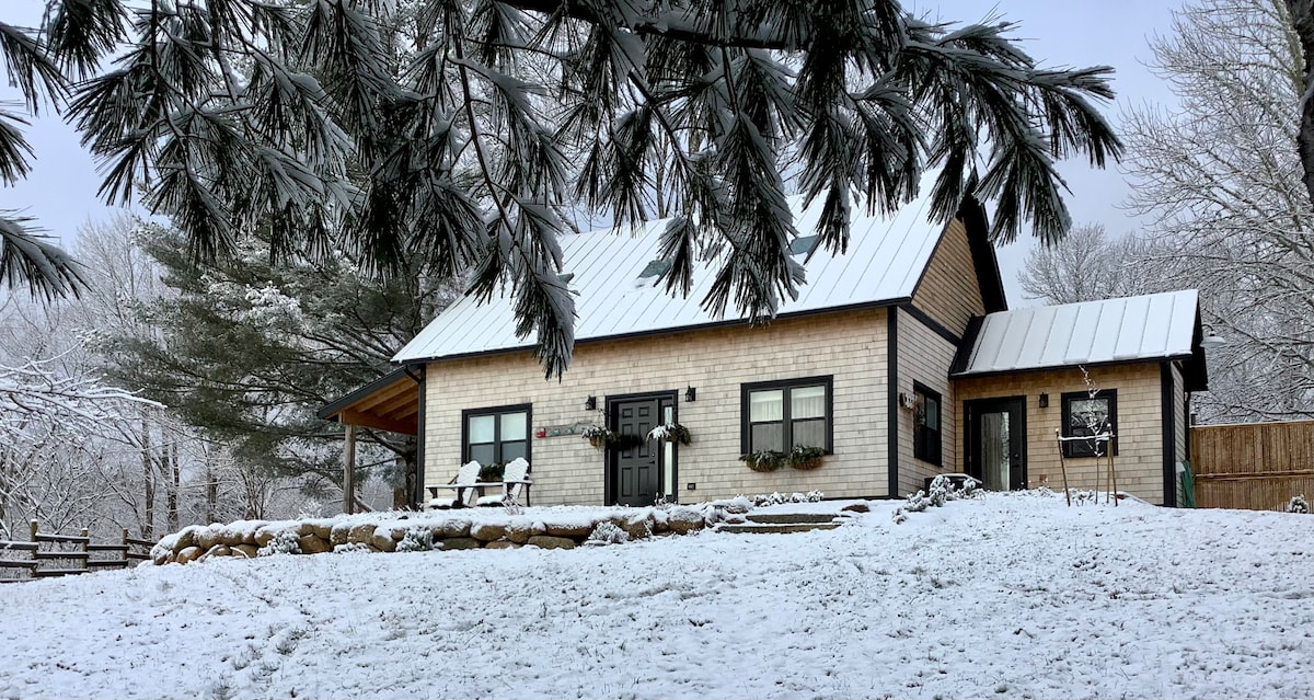 Burns Cove Cottage。一流的房源，美丽的景色。