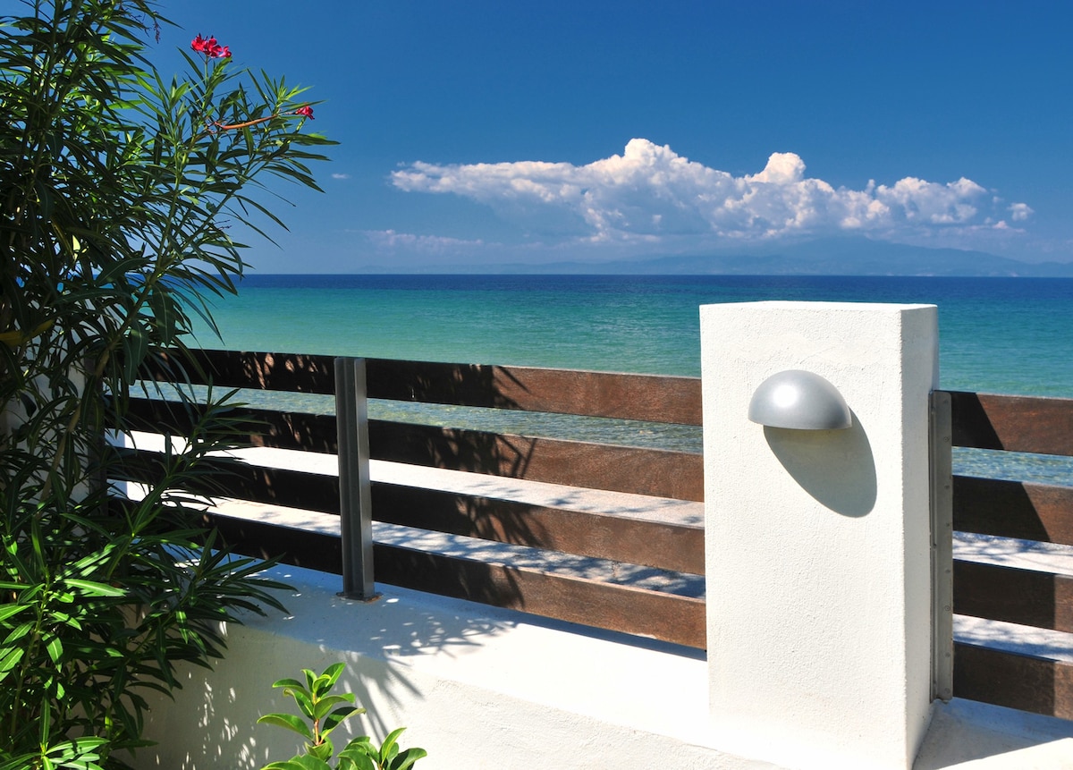 Balconies on Sea - The Garden Apartment