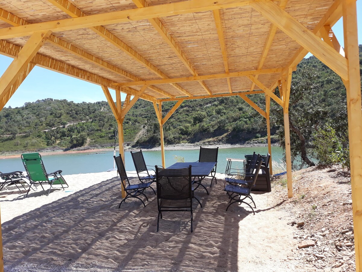 Bungalow on the lake with beach & opt. rent car