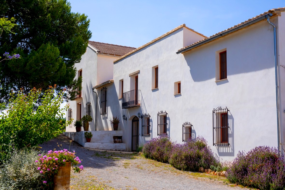 田园诗般的「Casa Huerta」，带独特的天然泳池