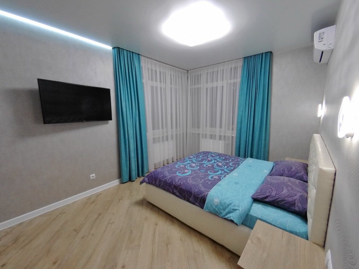两间卧室，厨房单间公寓， Poznyaki地铁站，景观