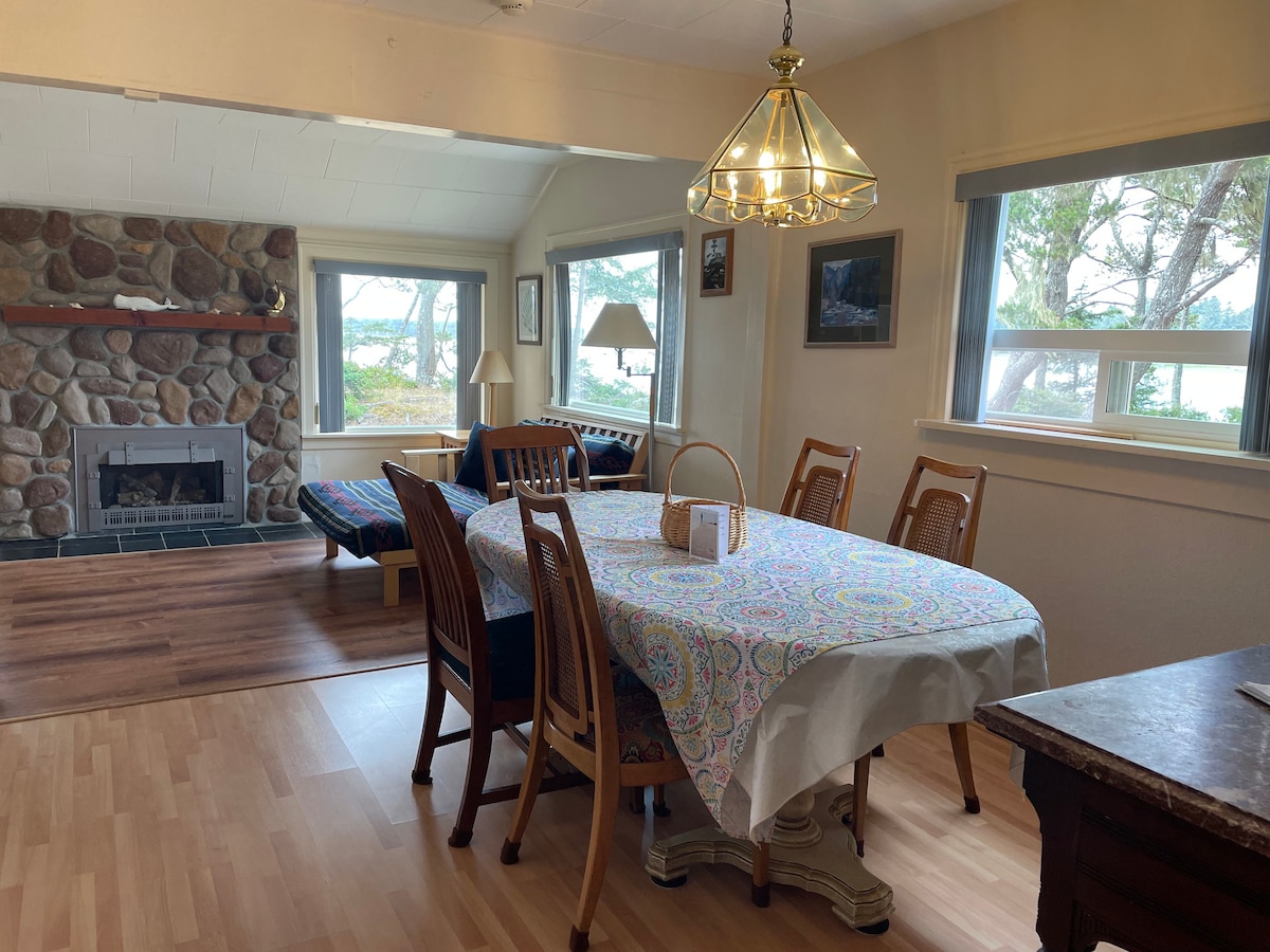 The Neawanna Nook - Sleeps 6 - Right on the Water
