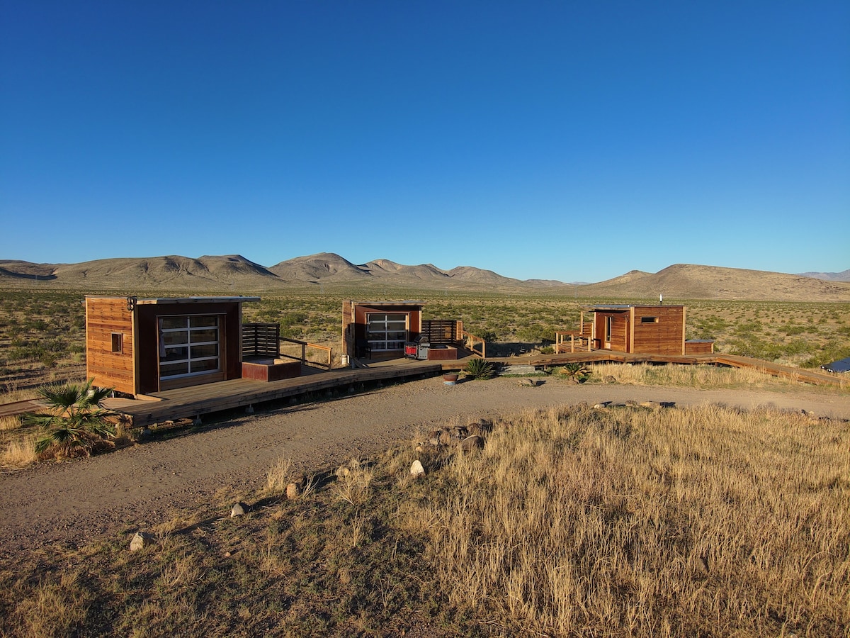 僻静的Mojave Desert Eco-Pods