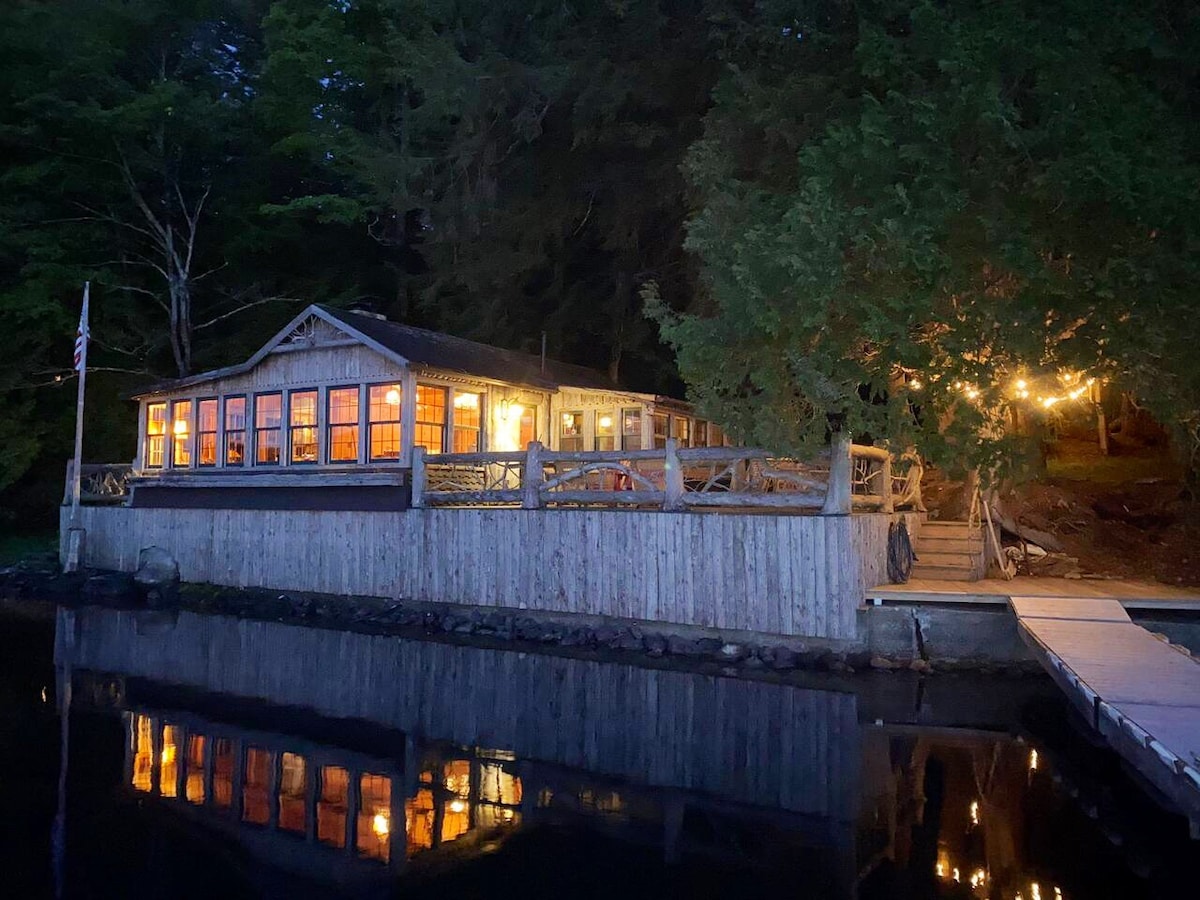 The Boat and Bunk house's on beautiful Lake Simond