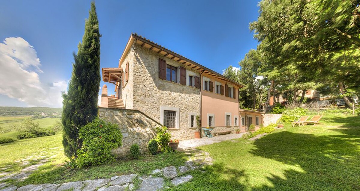 Villa in Todi, glorious views & private pool