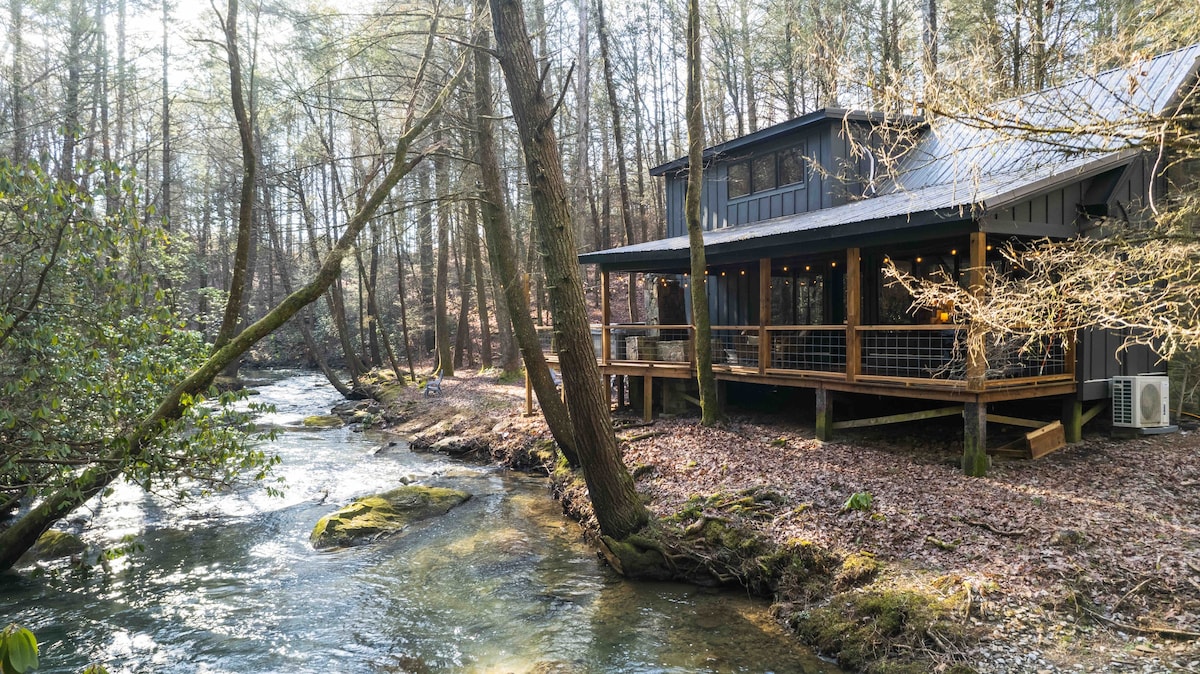 Gray Creek Cabin