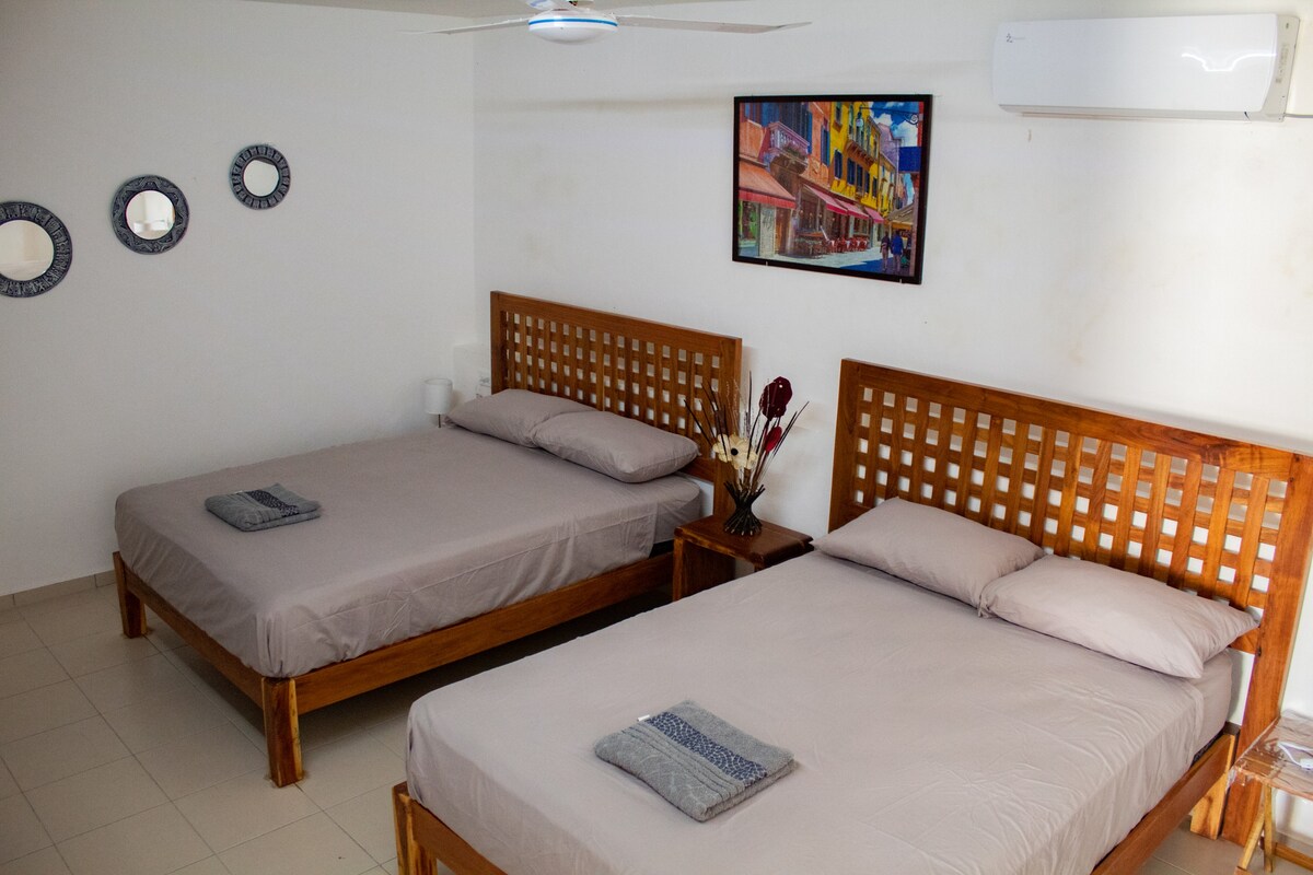 Casita Roja (WiFi, Parking, AC, H/C Water)