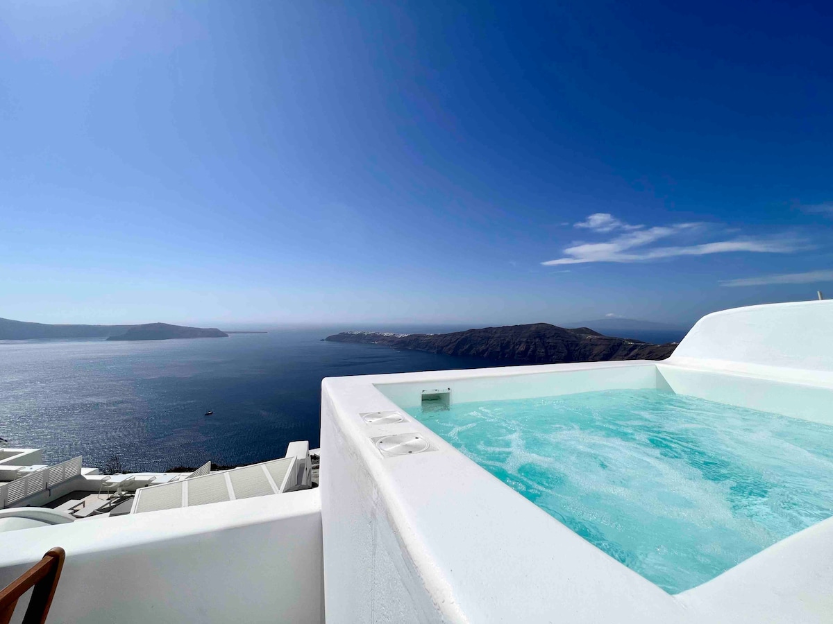 Esmi Suites Santorini 1