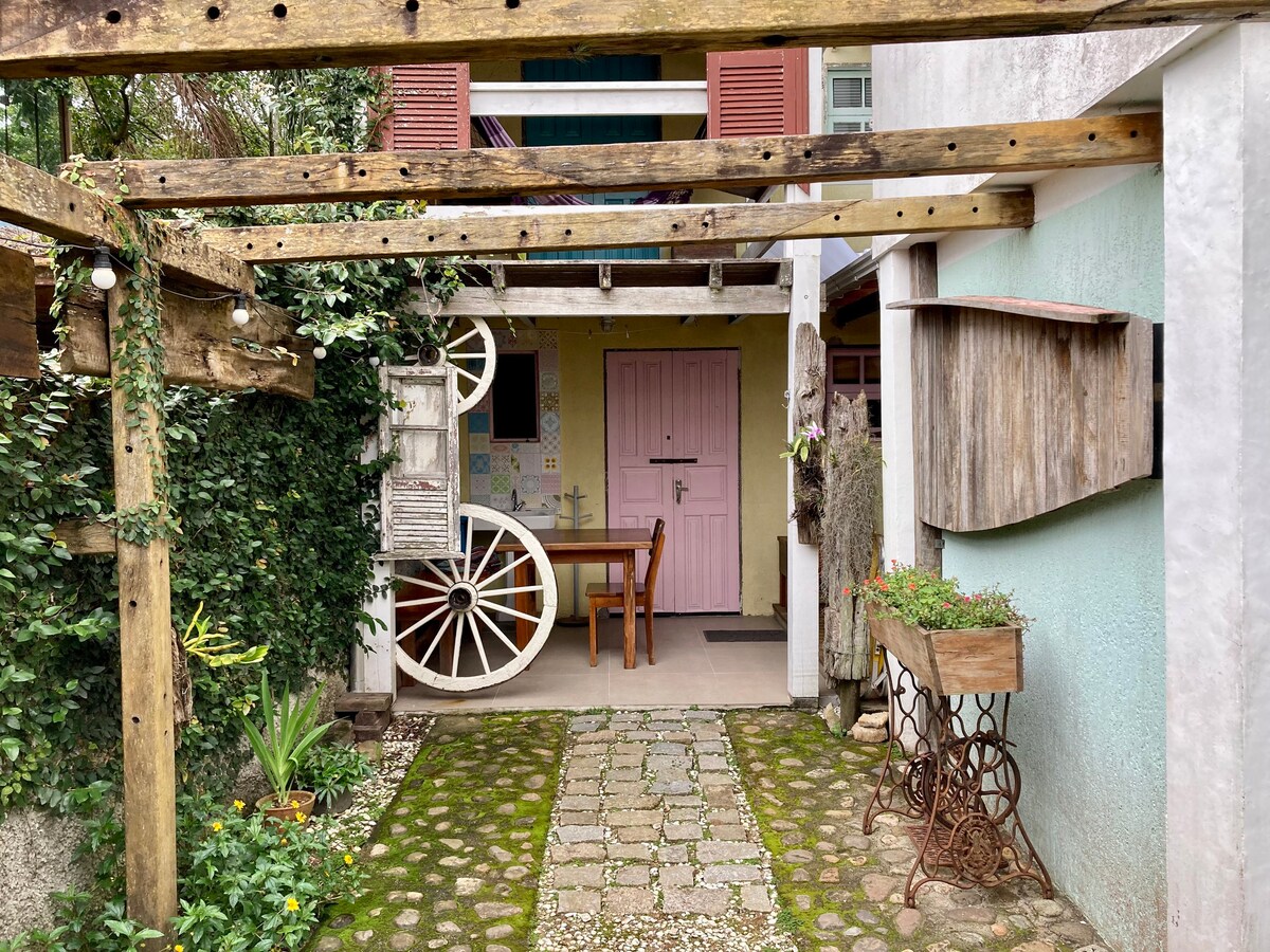 Casa Amarela距离Rio da Madre 100米
