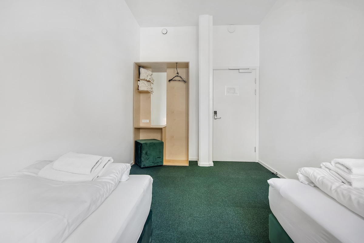 SleepCph |双人床酒店客房|共用卫生间和厨房