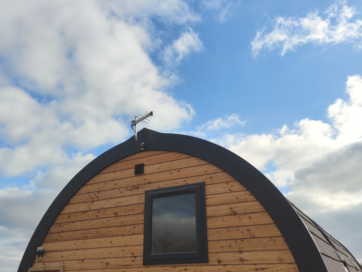 Luxury Glamping Pod with Hot Tub