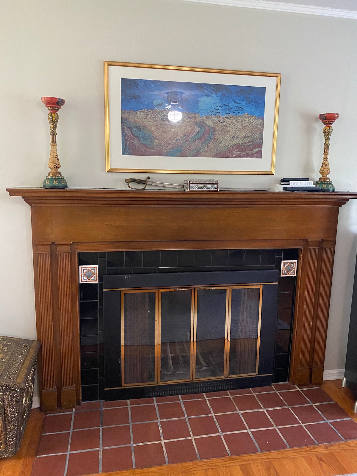 Cozy cottage - real fireplace. RV & pet friendly.