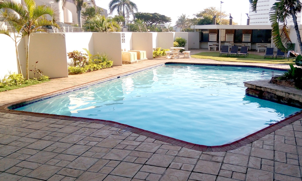 Umhlanga en suite room_Flat share_access to beach