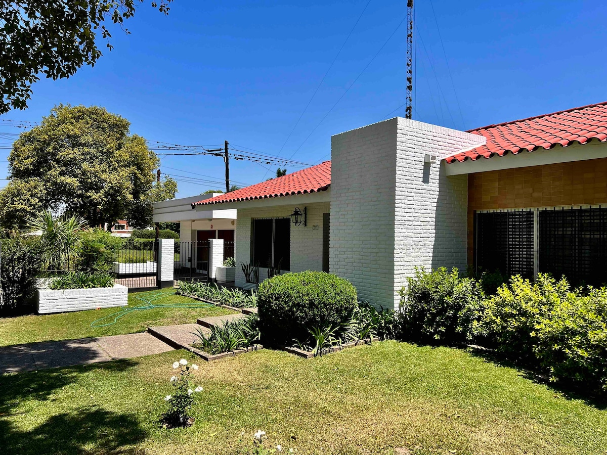 Huge House w/Pool, Grill, Garden in Yerba Buena