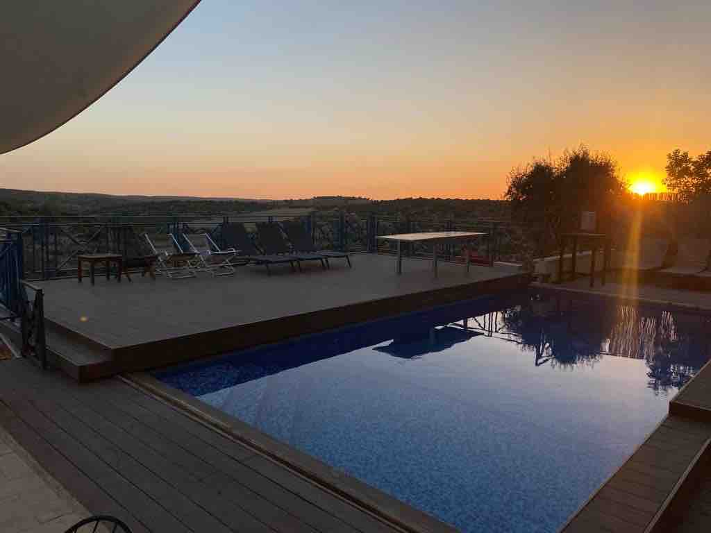 Villa Toscana : Pool & Elah Valley vineyard view