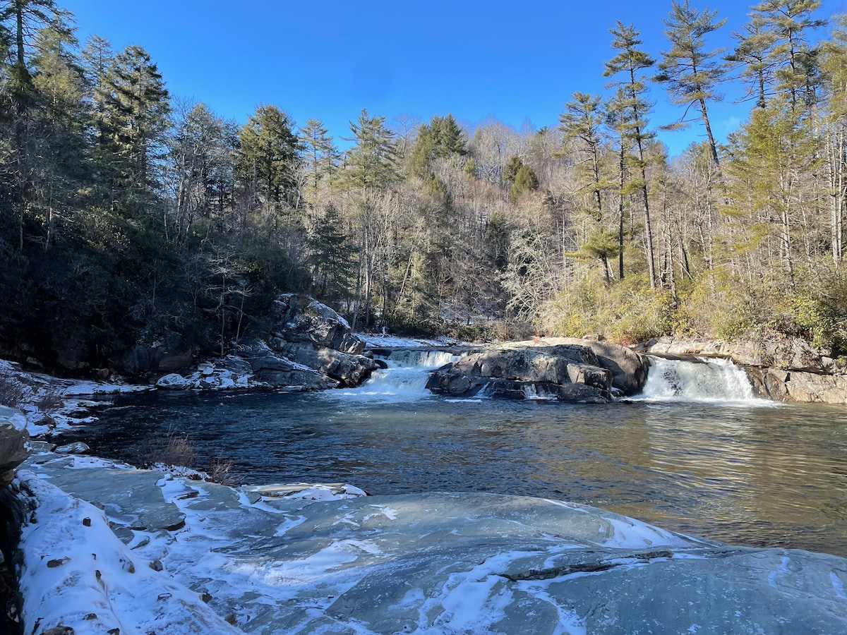 Serene Linville Gorge Cabin Escape