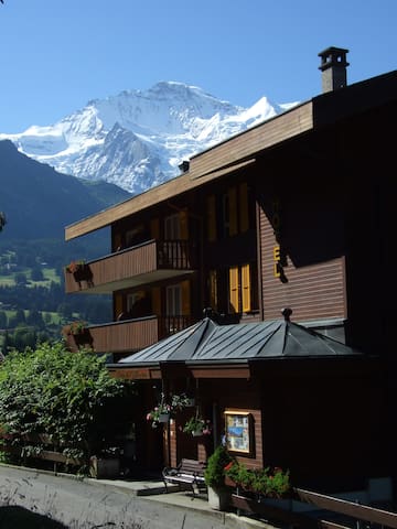 卢达本纳(Lauterbrunnen)的民宿