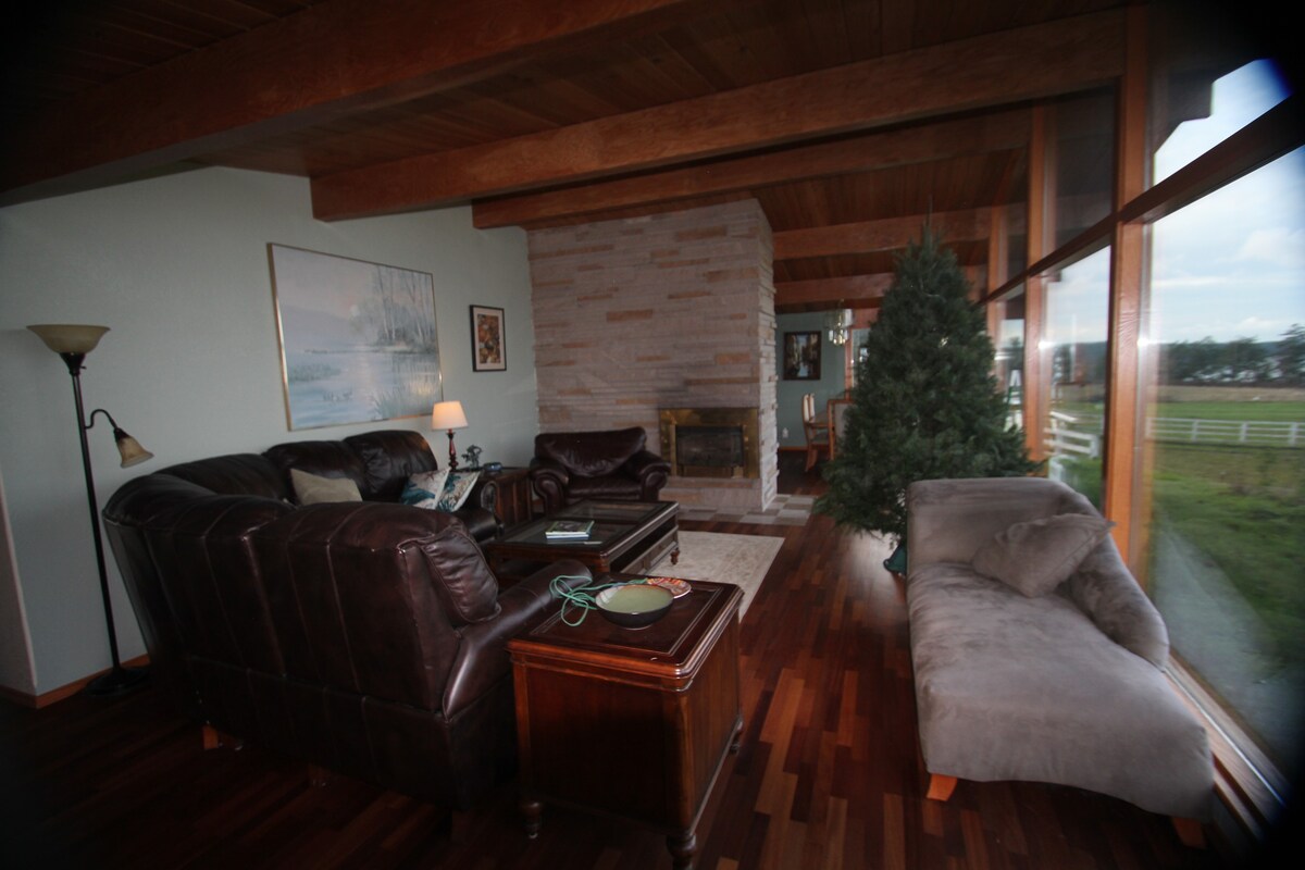 Coupeville home with Penn Cove view